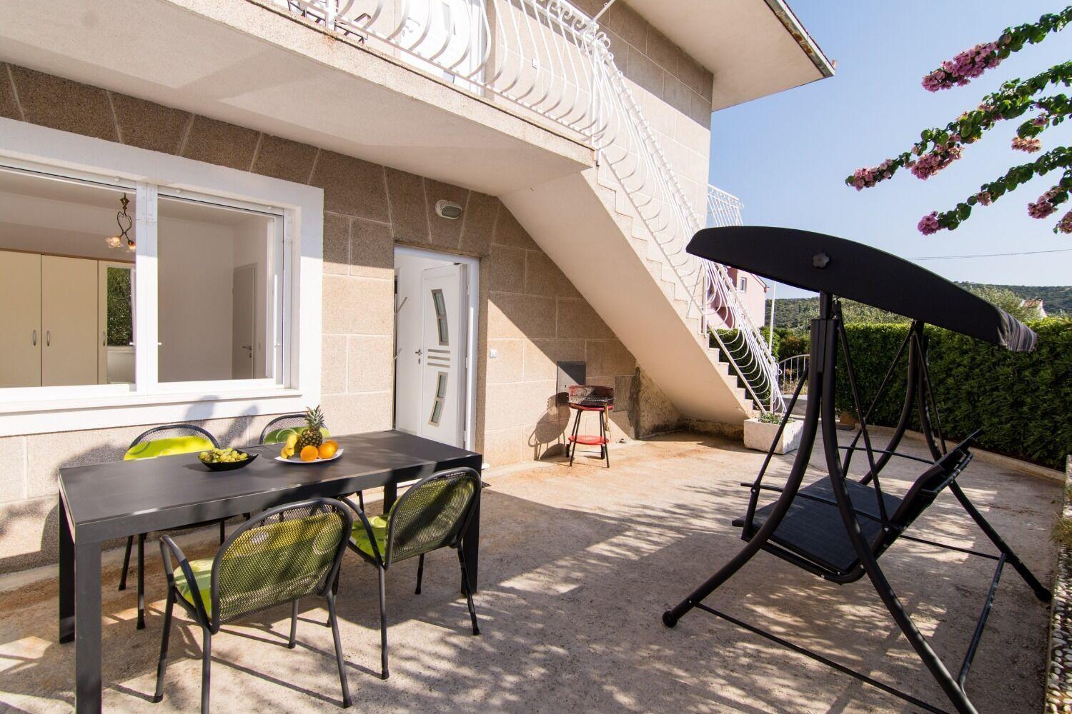 Apartments Ivica - garden terrace Slatine Buitenkant foto